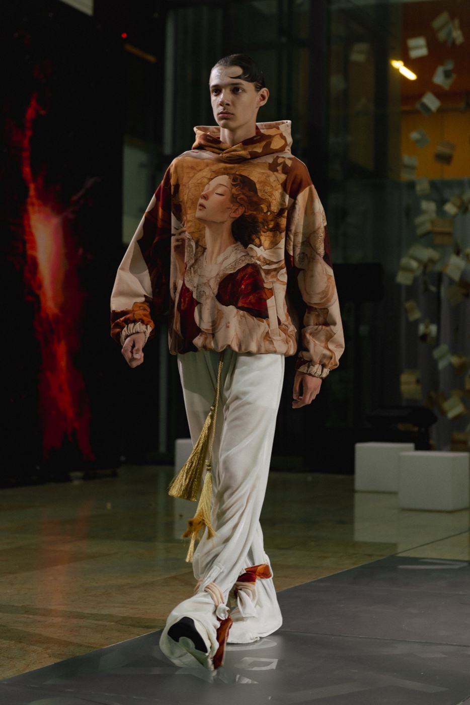 Akasha runway, floral portrait-print hoodie